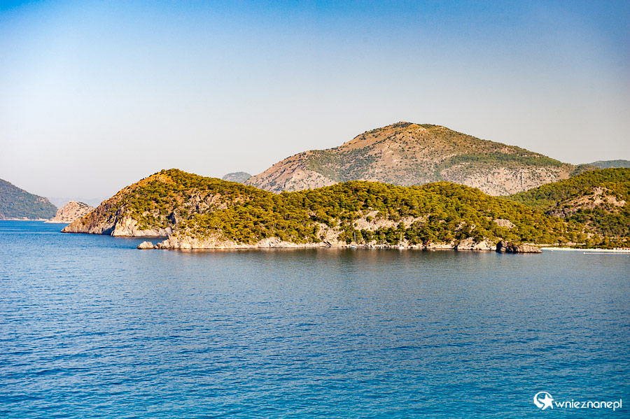 Oludeniz. Wybrzeże w okolicy Oludeniz. - foto: wnieznane.pl Oludeniz. Wybrzeże w okolicy Oludeniz. - foto: wnieznane.pl