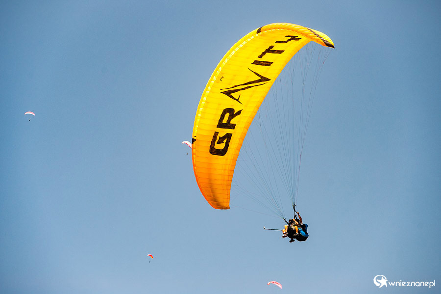 Oludeniz. Paralotniarze nad Oludeniz. - foto: wnieznane.pl Oludeniz. Paralotniarze nad Oludeniz. - foto: wnieznane.pl