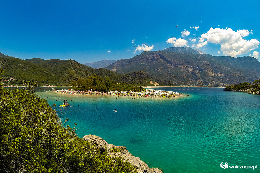 Oludeniz. Zielona woda w Błękitnej Lagunie. - foto: wnieznane.pl Oludeniz. Zielona woda w Błękitnej Lagunie. - foto: wnieznane.pl