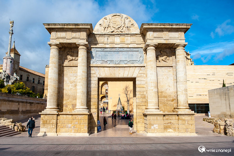 Kordoba. Puerta del Puente, czyli Brama Mostowa. - foto: wnieznane.pl Kordoba. Puerta del Puente, czyli Brama Mostowa. - foto: wnieznane.pl