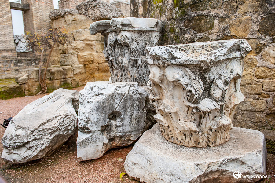 Kordoba. Pozostałości Templo Romano. - foto: wnieznane.pl Kordoba. Pozostałości Templo Romano. - foto: wnieznane.pl