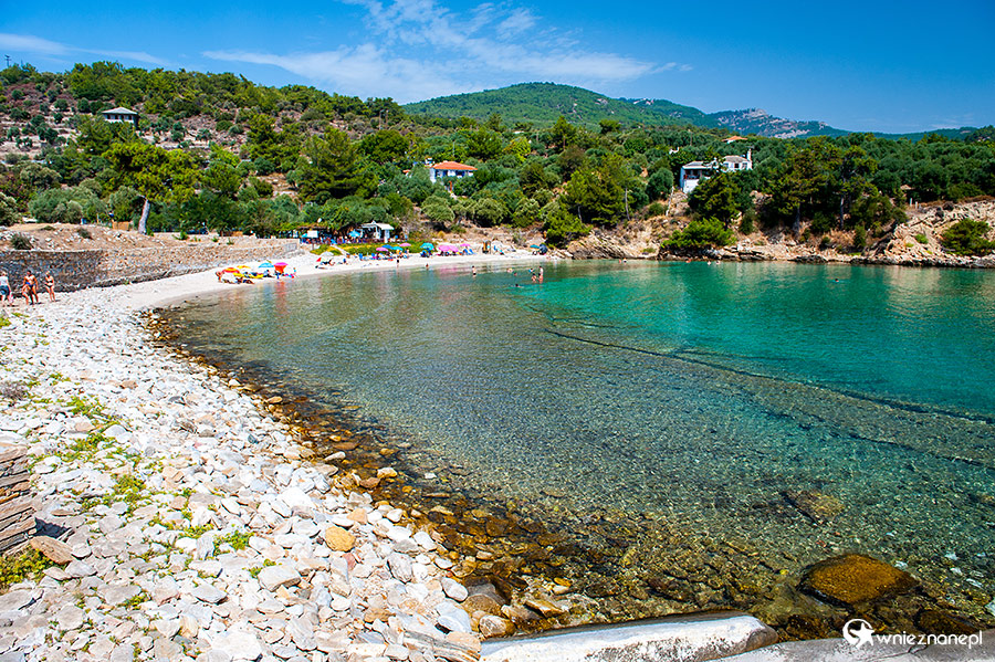 Thassos. Kamienista, wąska plaża w Aliki. - foto: wnieznane.pl Thassos. Kamienista, wąska plaża w Aliki. - foto: wnieznane.pl