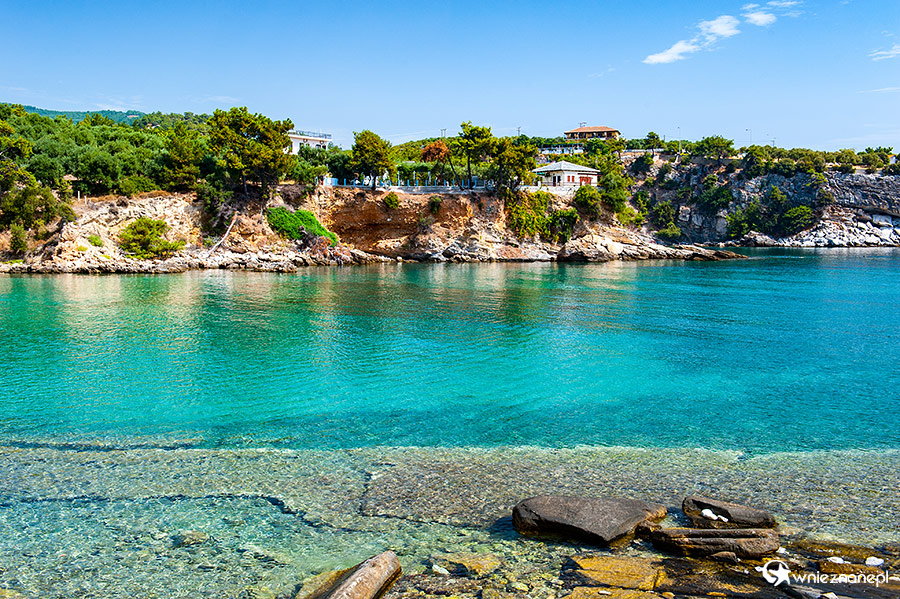 Thassos. Kamienista, wąska plaża w Aliki. - foto: wnieznane.pl Thassos. Kamienista, wąska plaża w Aliki. - foto: wnieznane.pl
