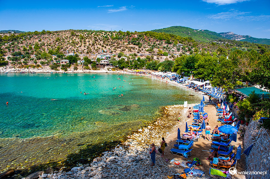 Thassos. Kamienista i wąska plaża w Aliki. - foto: wnieznane.pl Thassos. Kamienista i wąska plaża w Aliki. - foto: wnieznane.pl