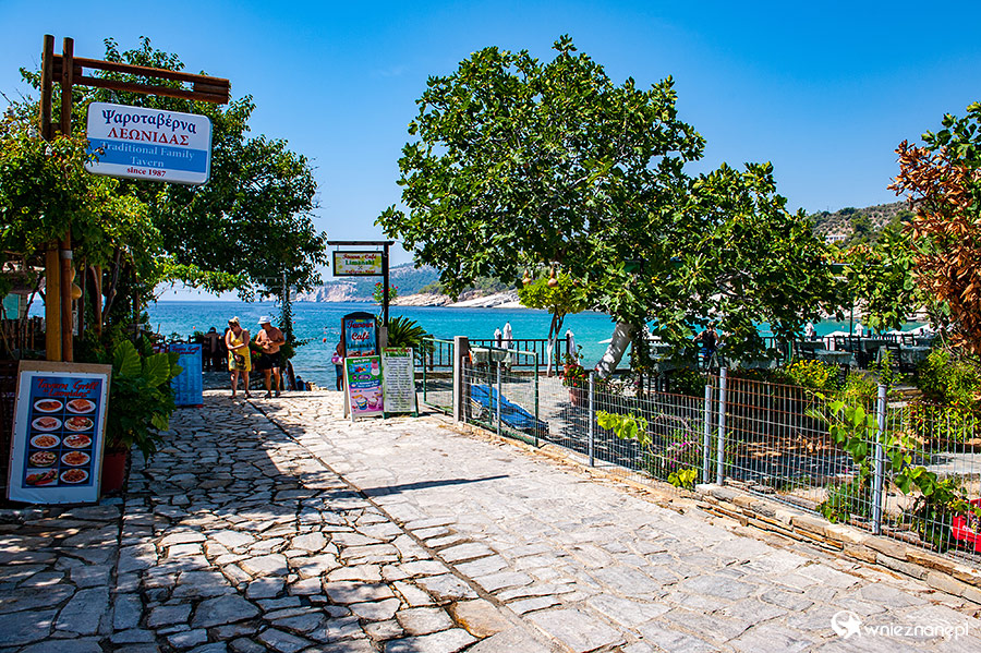 Thassos. Przy plaży w Aliki. - foto: wnieznane.pl Thassos. Przy plaży w Aliki. - foto: wnieznane.pl