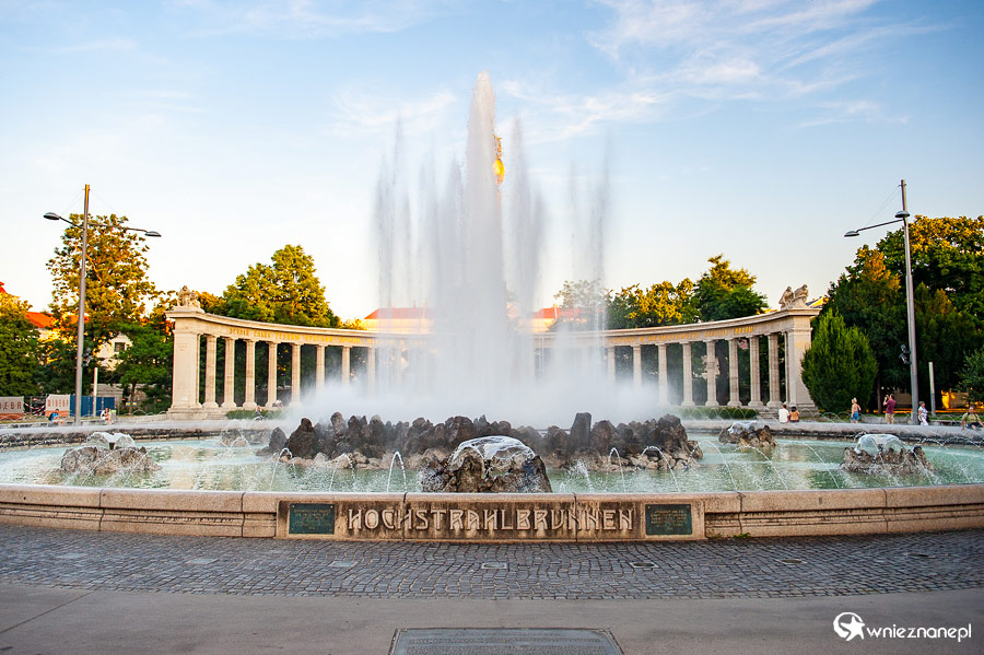 Wiedeń. Fontanna Hochstrahlbrunnen. - foto: wnieznane.pl Wiedeń. Fontanna Hochstrahlbrunnen. - foto: wnieznane.pl