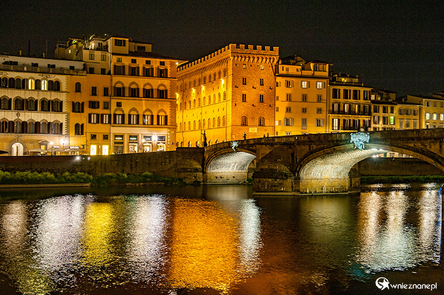 Florencja. Miasto i rzeka Arno nocą. - foto: wnieznane.pl Florencja. Miasto i rzeka Arno nocą. - foto: wnieznane.pl