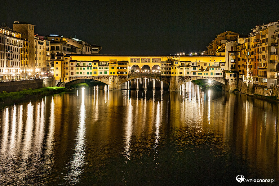 Florencja. Ponte Vecchio nocą. - foto: wnieznane.pl Florencja. Ponte Vecchio nocą. - foto: wnieznane.pl