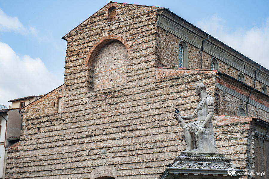 Florencja. Surowa fasada Bazyliki di San Lorenzo. - foto: wnieznane.pl Florencja. Surowa fasada Bazyliki di San Lorenzo. - foto: wnieznane.pl