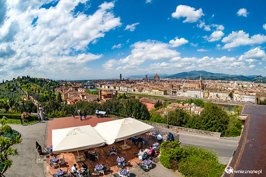 Florencja. Restauracja na Piazzale Michelangelo. - foto: wnieznane.pl Florencja. Restauracja na Piazzale Michelangelo. - foto: wnieznane.pl