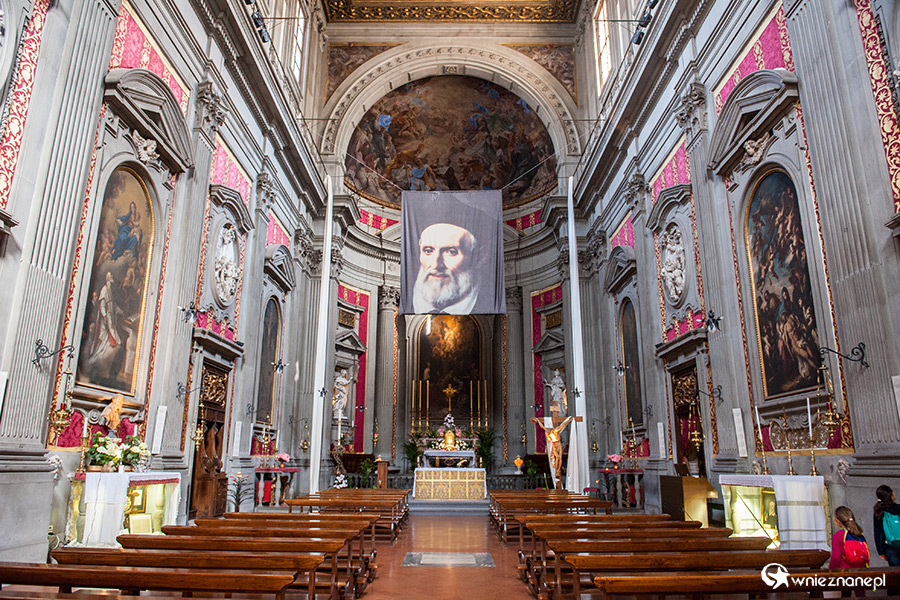 Florencja. Wnętrze Chiesa San Filippo Neri (Chiesa San Firenze, Complesso di San Firenze). - foto: wnieznane.pl Florencja. Wnętrze Chiesa San Filippo Neri (Chiesa San Firenze, Complesso di San Firenze). - foto: wnieznane.pl