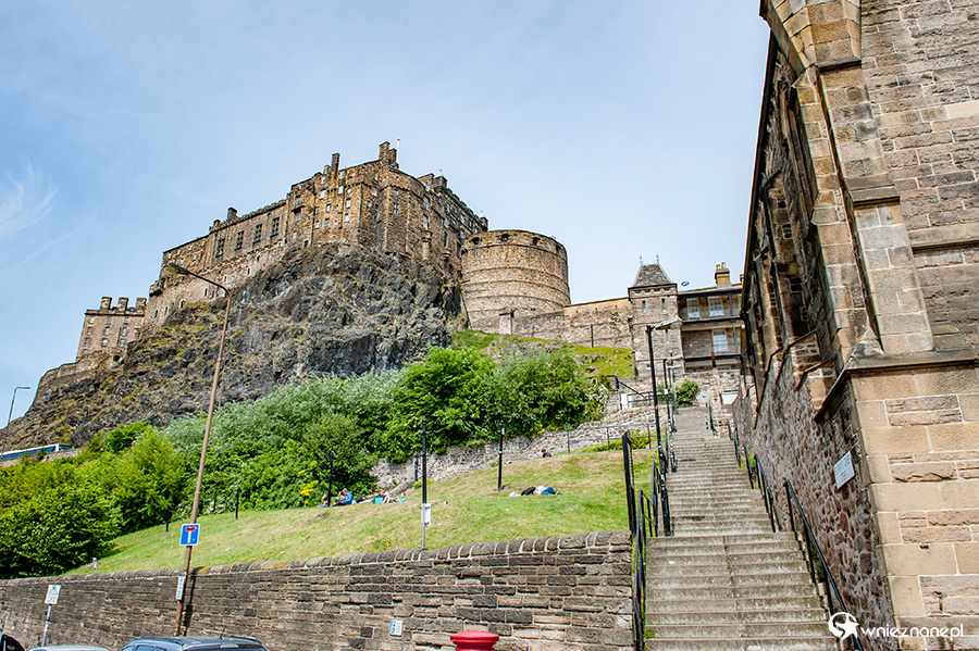 Edynburg. Schody prowadzące do Zamku. - foto: wnieznane.pl Edynburg. Schody prowadzące do Zamku. - foto: wnieznane.pl