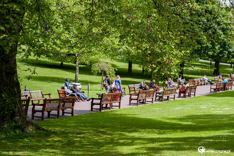 Edynburg. Relaks w ogrodach Princes Street Gardens. - foto: wnieznane.pl Edynburg. Relaks w ogrodach Princes Street Gardens. - foto: wnieznane.pl