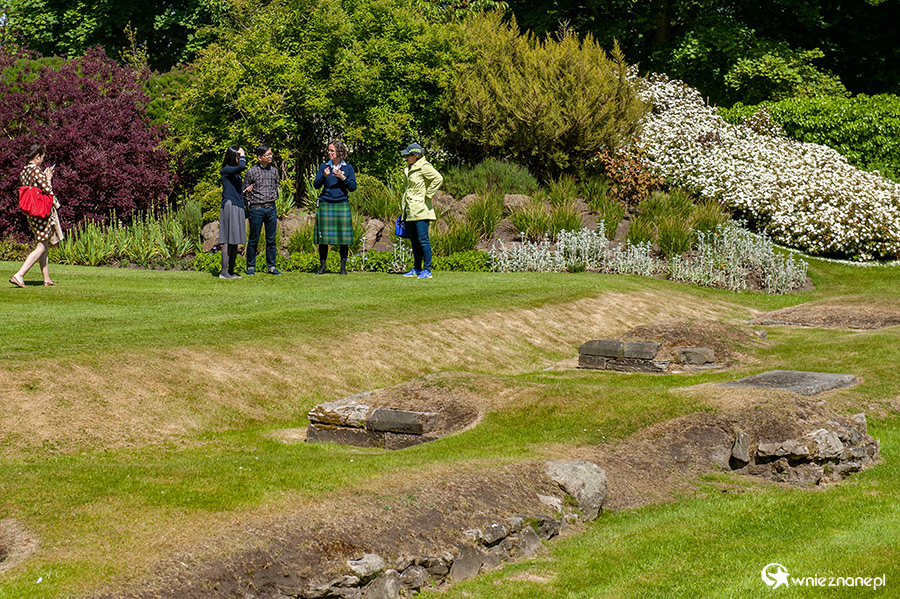 Edynburg. Na terenie Holyrood - ogrody królewskie. - foto: wnieznane.pl Edynburg. Na terenie Holyrood - ogrody królewskie. - foto: wnieznane.pl