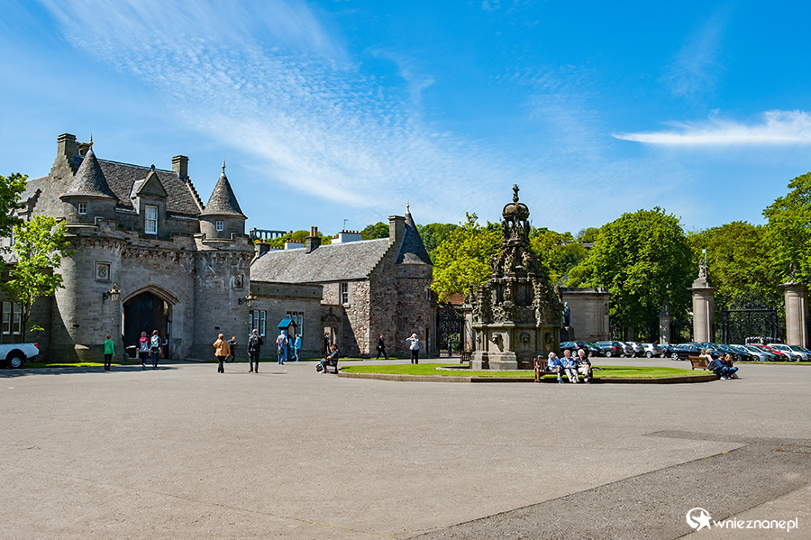 Edynburg. Pałac królewski Holyrood Castle. - foto: wnieznane.pl Edynburg. Pałac królewski Holyrood Castle. - foto: wnieznane.pl