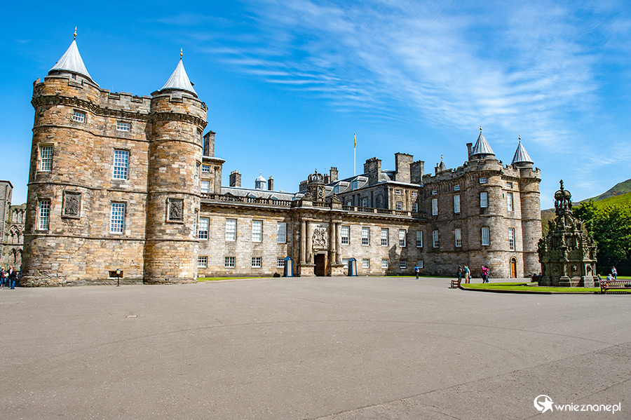 Edynburg. Na terenie Holyrood - pałac królewski. - foto: wnieznane.pl Edynburg. Na terenie Holyrood - pałac królewski. - foto: wnieznane.pl