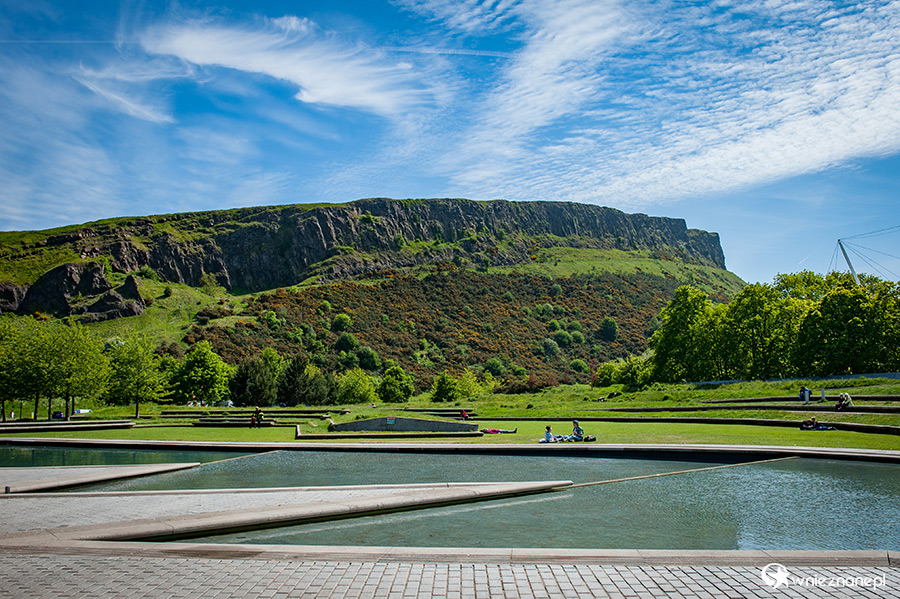 Edynburg. Arthur's Seat od strony Holyrood. - foto: wnieznane.pl Edynburg. Arthur's Seat od strony Holyrood. - foto: wnieznane.pl