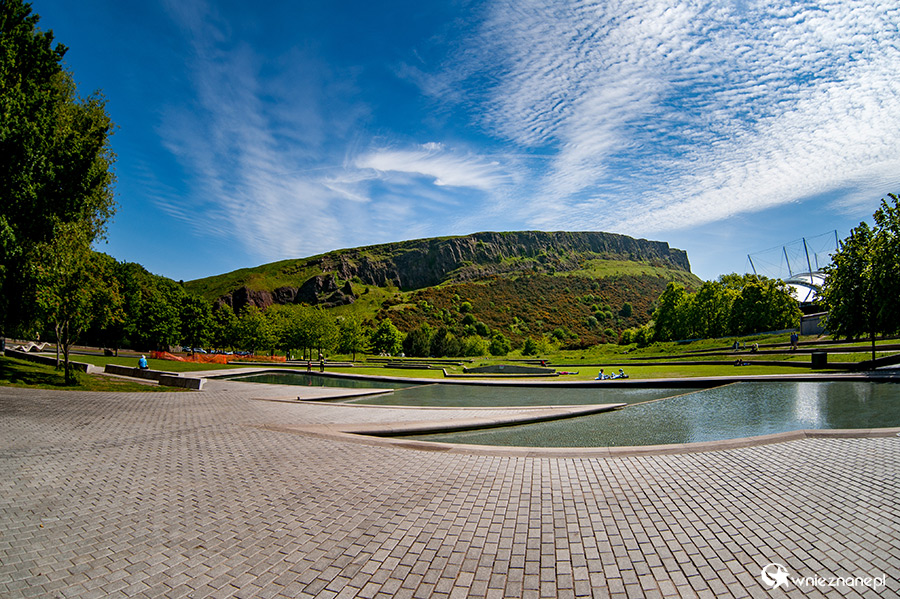 Edynburg. W tle Arthur's Seat. - foto: wnieznane.pl Edynburg. W tle Arthur's Seat. - foto: wnieznane.pl