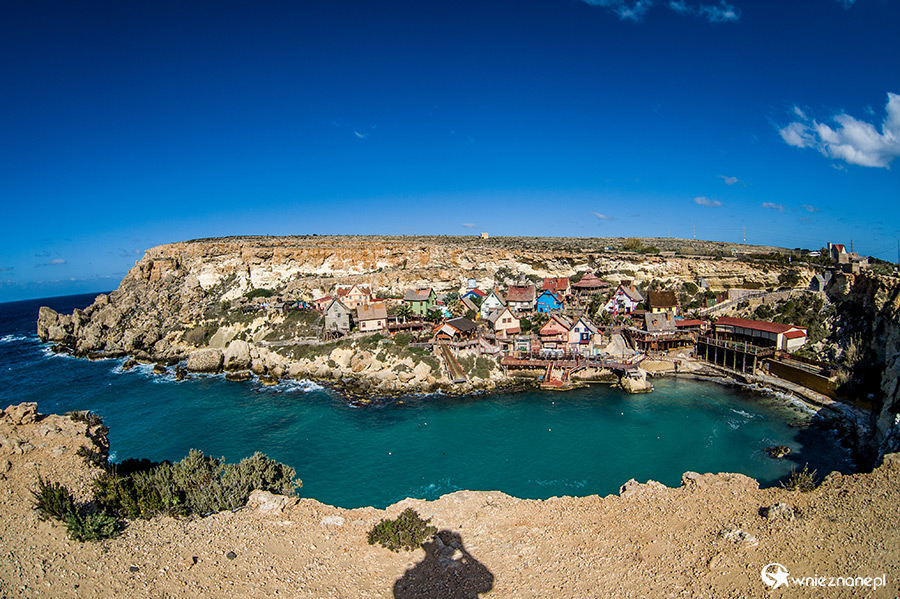 Malta. Widok na filmową wioskę Popeye Village. - foto: wnieznane.pl Malta. Widok na filmową wioskę Popeye Village. - foto: wnieznane.pl
