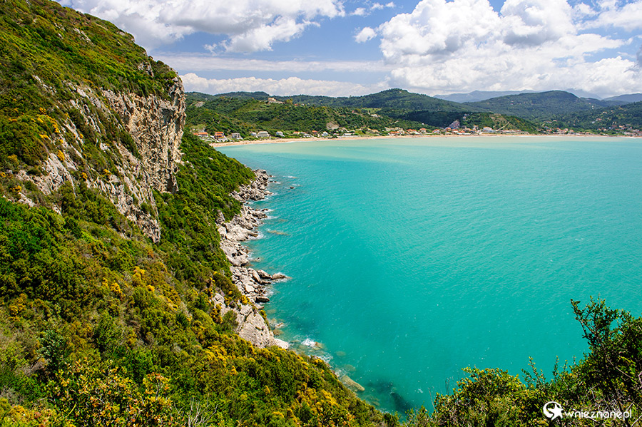 Korfu. Droga na plaże Porto Timoni niedaleko Afionas. - foto: wnieznane.pl Korfu. Droga na plaże Porto Timoni niedaleko Afionas. - foto: wnieznane.pl