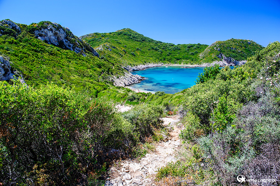 Korfu. Droga na plaże Porto Timoni niedaleko Afionas. - foto: wnieznane.pl Korfu. Droga na plaże Porto Timoni niedaleko Afionas. - foto: wnieznane.pl