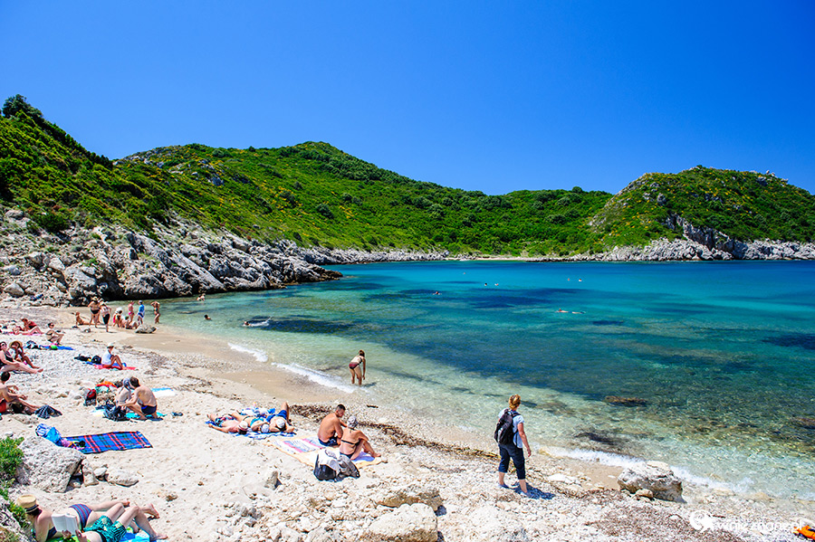 Korfu. Plaża Porto Timoni niedaleko Afionas. - foto: wnieznane.pl Korfu. Plaża Porto Timoni niedaleko Afionas. - foto: wnieznane.pl