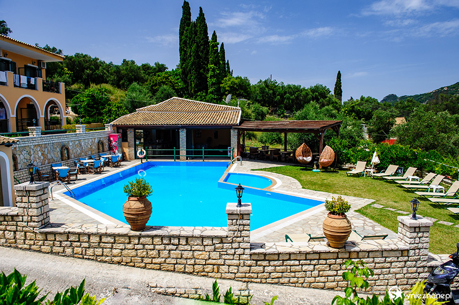 Korfu. Apartamenty z basenem w miejscowości Liapades. - foto: wnieznane.pl Korfu. Apartamenty z basenem w miejscowości Liapades. - foto: wnieznane.pl