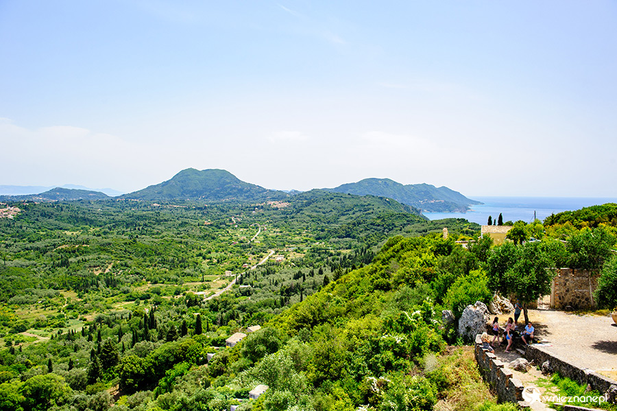 Korfu. Widok na wyspę z Tronu Kaisera (Kaiser`s Throne). - foto: wnieznane.pl Korfu. Widok na wyspę z Tronu Kaisera (Kaiser`s Throne). - foto: wnieznane.pl