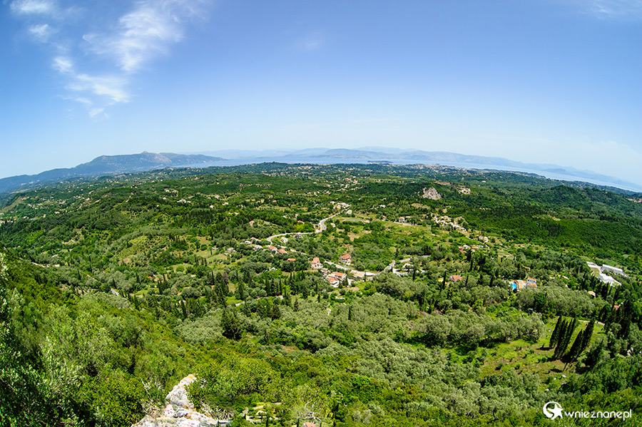 Korfu. Widok na wyspę z Tronu Kaisera (Kaiser`s Throne). - foto: wnieznane.pl Korfu. Widok na wyspę z Tronu Kaisera (Kaiser`s Throne). - foto: wnieznane.pl