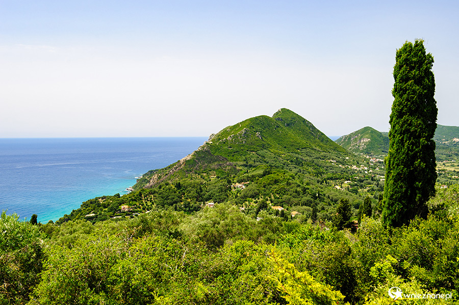 Korfu. Widok na wyspę z Tronu Kaisera (Kaiser`s Throne). - foto: wnieznane.pl Korfu. Widok na wyspę z Tronu Kaisera (Kaiser`s Throne). - foto: wnieznane.pl