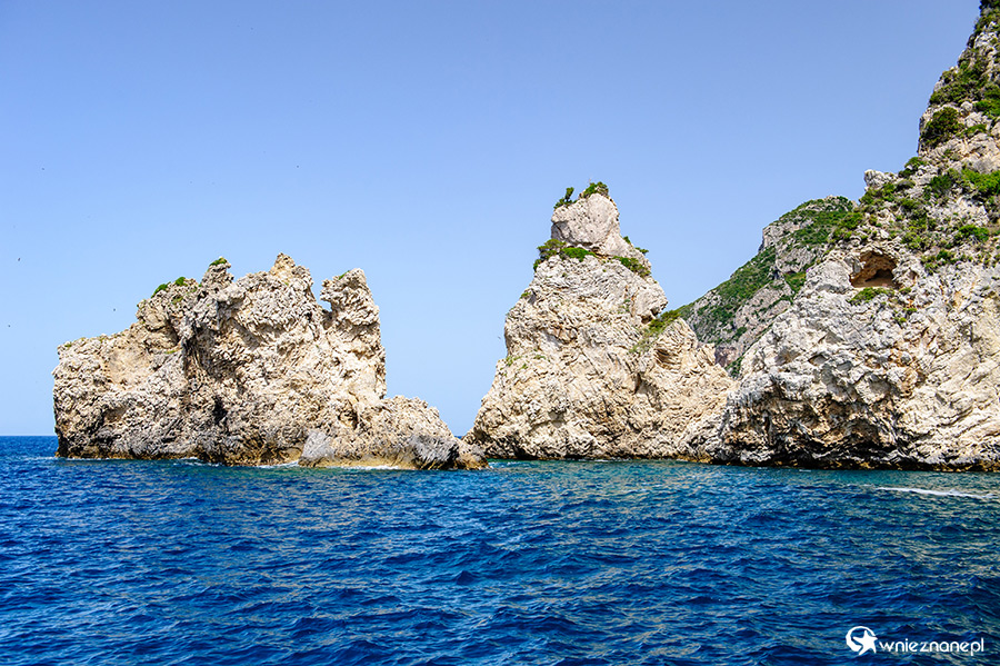 Korfu. Rejs wzdłuż wybrzeża w miejscowości Paleokastritsa. - foto: wnieznane.pl Korfu. Rejs wzdłuż wybrzeża w miejscowości Paleokastritsa. - foto: wnieznane.pl