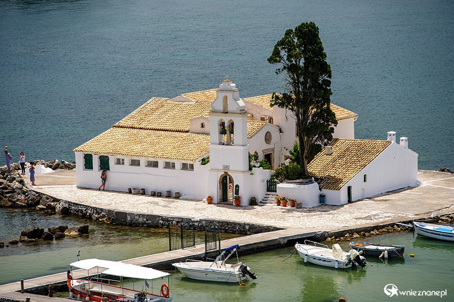 Korfu. Biały kościół Vlacherna. - foto: wnieznane.pl Korfu. Biały kościół Vlacherna. - foto: wnieznane.pl
