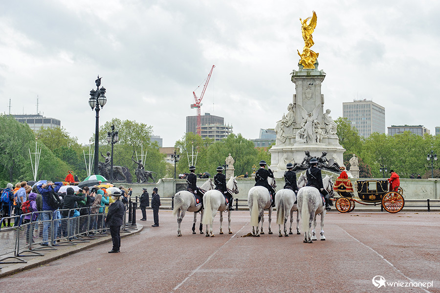 Londyn. Uroczysty przejazd rodziny królewskiej. - foto: wnieznane.pl Londyn. Uroczysty przejazd rodziny królewskiej. - foto: wnieznane.pl