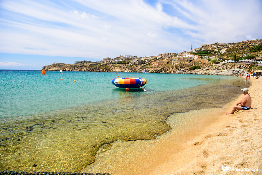 Mykonos. Plaża Super Paradise - jedna z najchętniej odwiedzanych na Mykonos. - foto: wnieznane.pl Mykonos. Plaża Super Paradise - jedna z najchętniej odwiedzanych na Mykonos. - foto: wnieznane.pl