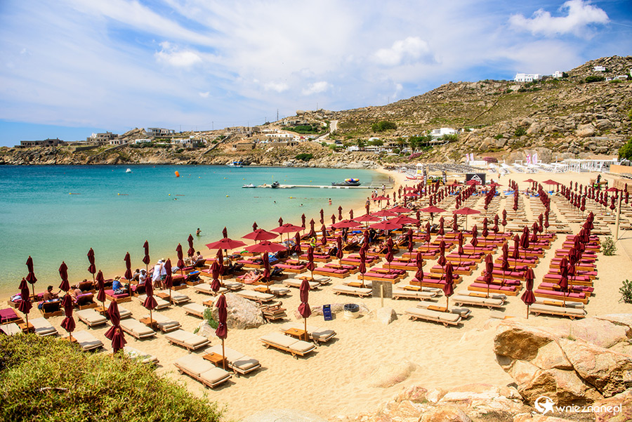 Mykonos. Plaża Super Paradise - jedna z najchętniej odwiedzanych na Mykonos. - foto: wnieznane.pl Mykonos. Plaża Super Paradise - jedna z najchętniej odwiedzanych na Mykonos. - foto: wnieznane.pl