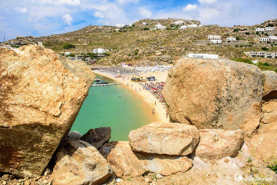 Mykonos. Plaża Super Paradise - jedna z najchętniej odwiedzanych na Mykonos. - foto: wnieznane.pl Mykonos. Plaża Super Paradise - jedna z najchętniej odwiedzanych na Mykonos. - foto: wnieznane.pl