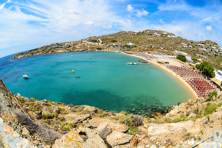 Mykonos. Plaża Super Paradise - jedna z najchętniej odwiedzanych na Mykonos. - foto: wnieznane.pl Mykonos. Plaża Super Paradise - jedna z najchętniej odwiedzanych na Mykonos. - foto: wnieznane.pl