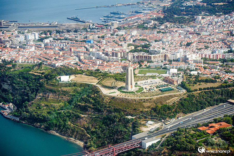 Lizbona. Pomnik Chrystusa Króla. - foto: wnieznane.pl Lizbona. Pomnik Chrystusa Króla. - foto: wnieznane.pl