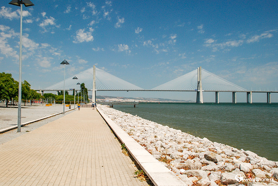 Lizbona. Most Vasco da Gama. - foto: wnieznane.pl Lizbona. Most Vasco da Gama. - foto: wnieznane.pl