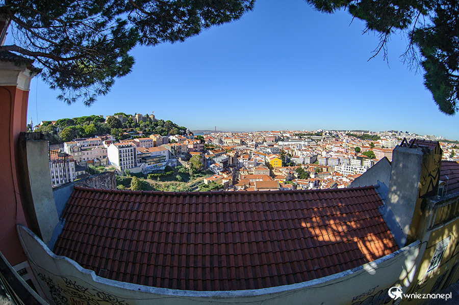 Lizbona. Zamek św. Jerzego. Widok na miasto. - foto: wnieznane.pl Lizbona. Zamek św. Jerzego. Widok na miasto. - foto: wnieznane.pl