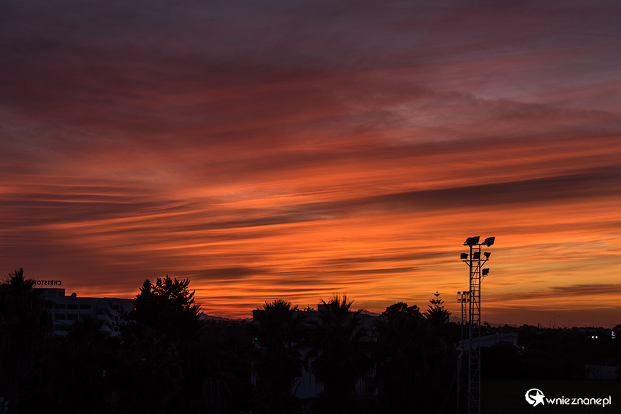Cypr jesienią. Wspaniały zachód słońca w Ayia Napie. - foto: wnieznane.pl Cypr jesienią. Wspaniały zachód słońca w Ayia Napie. - foto: wnieznane.pl