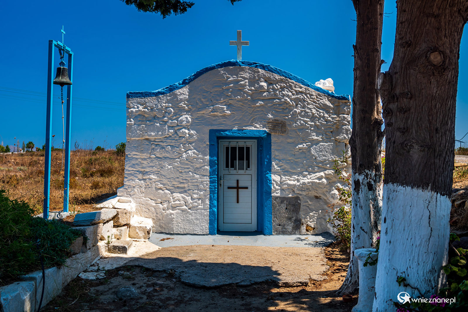 Kos. Malowniczy kościółek w środku wyspy. - foto: wnieznane.pl Kos. Malowniczy kościółek w środku wyspy. - foto: wnieznane.pl