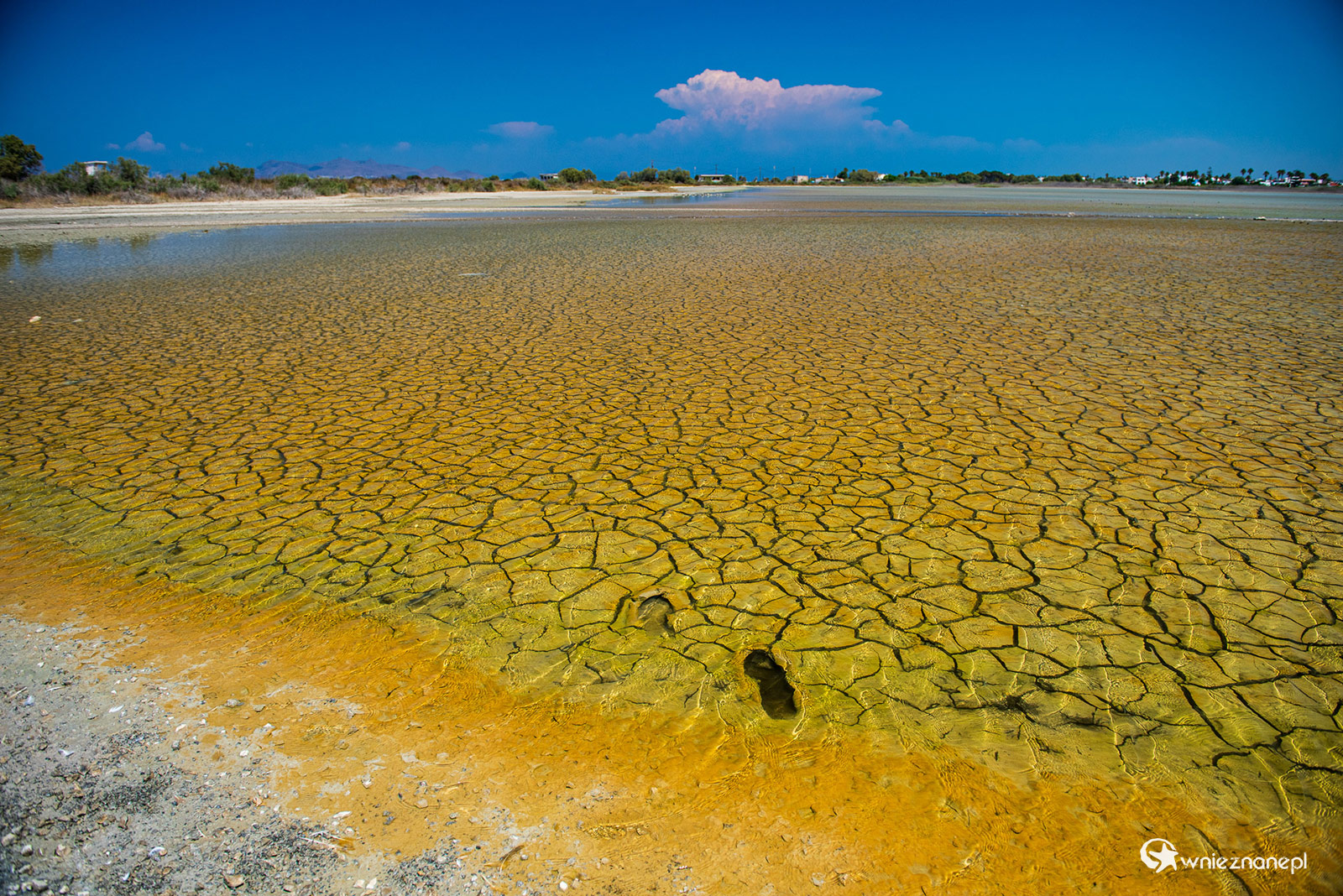 Kos. Słone jezioro Alikes. - foto: wnieznane.pl Kos. Słone jezioro Alikes. - foto: wnieznane.pl
