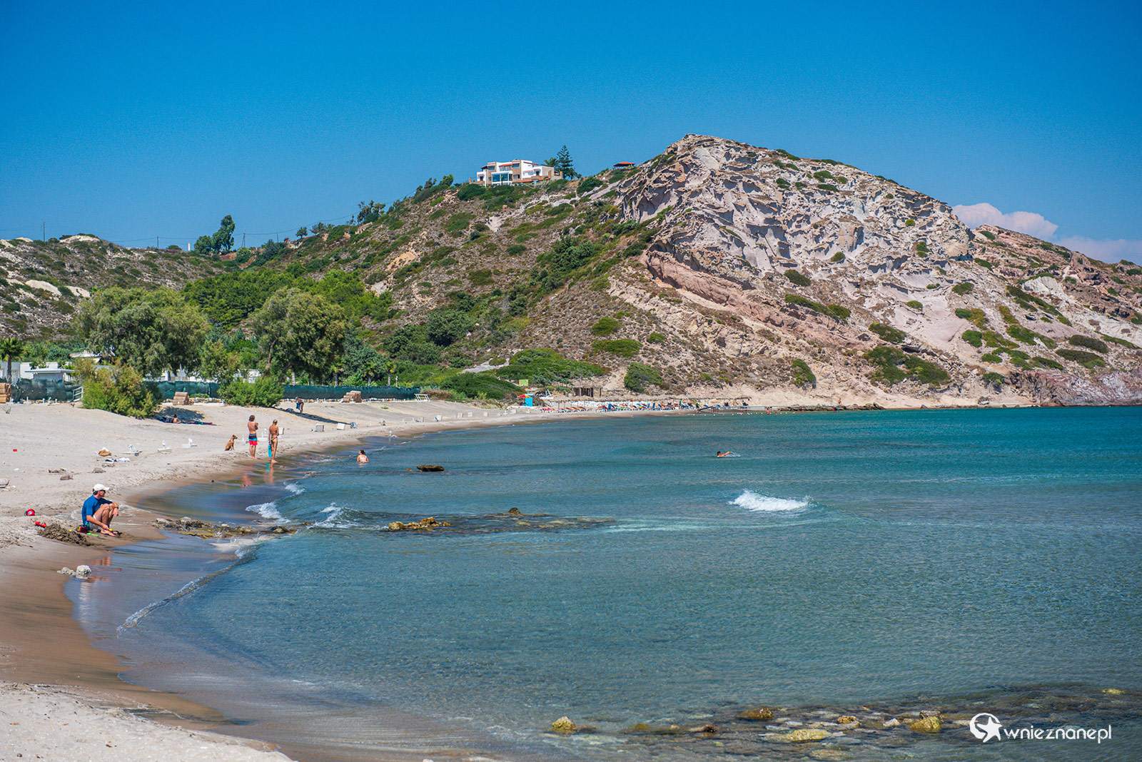 Kos. Piaszczysto-żwirkowa plaża Agios Stefanos. - foto: wnieznane.pl Kos. Piaszczysto-żwirkowa plaża Agios Stefanos. - foto: wnieznane.pl