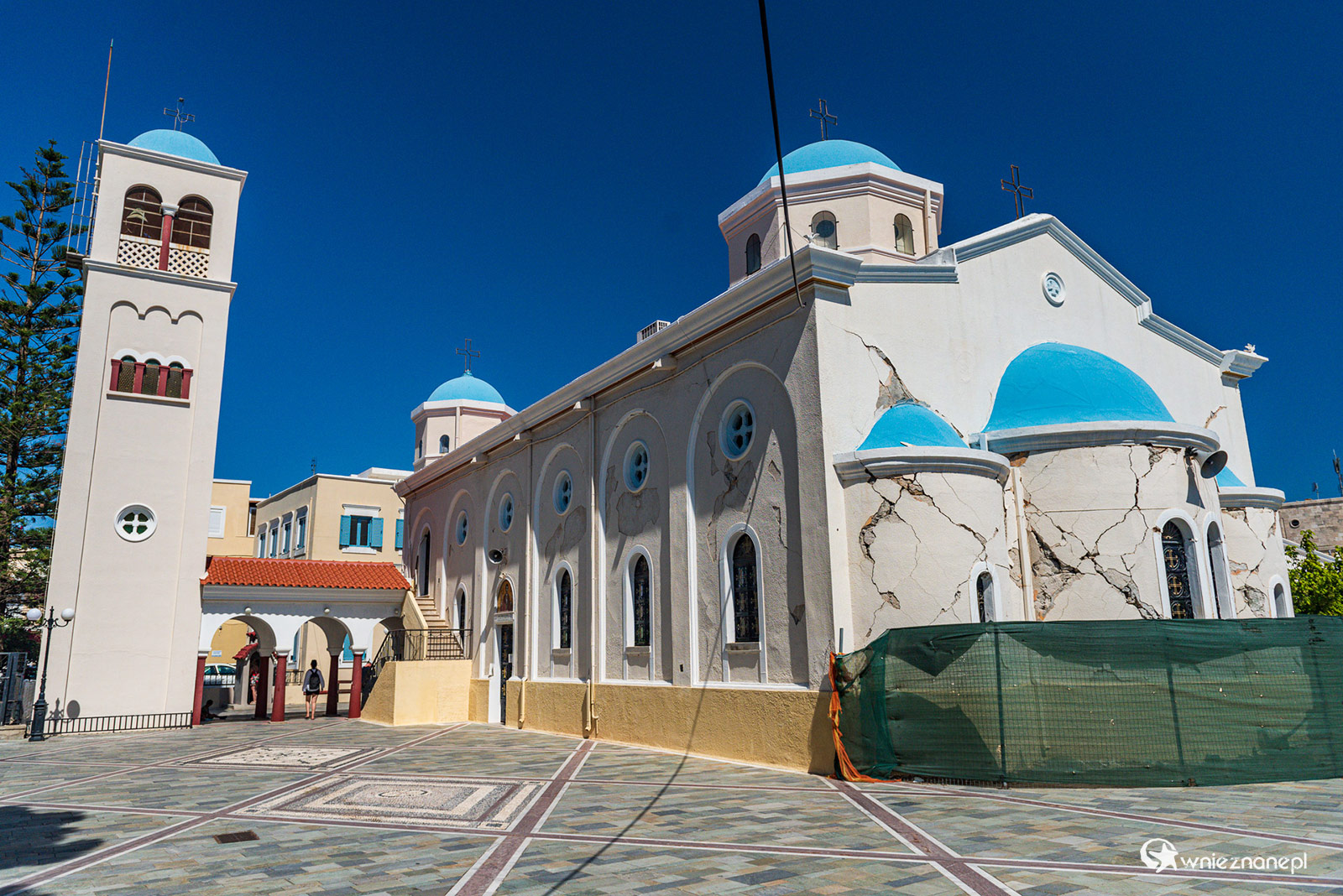 Kos. Kościół Agia Paraskevi w stolicy wyspy mocno ucierpiał w wyniku trzęsienia ziemi. - foto: wnieznane.pl Kos. Kościół Agia Paraskevi w stolicy wyspy mocno ucierpiał w wyniku trzęsienia ziemi. - foto: wnieznane.pl