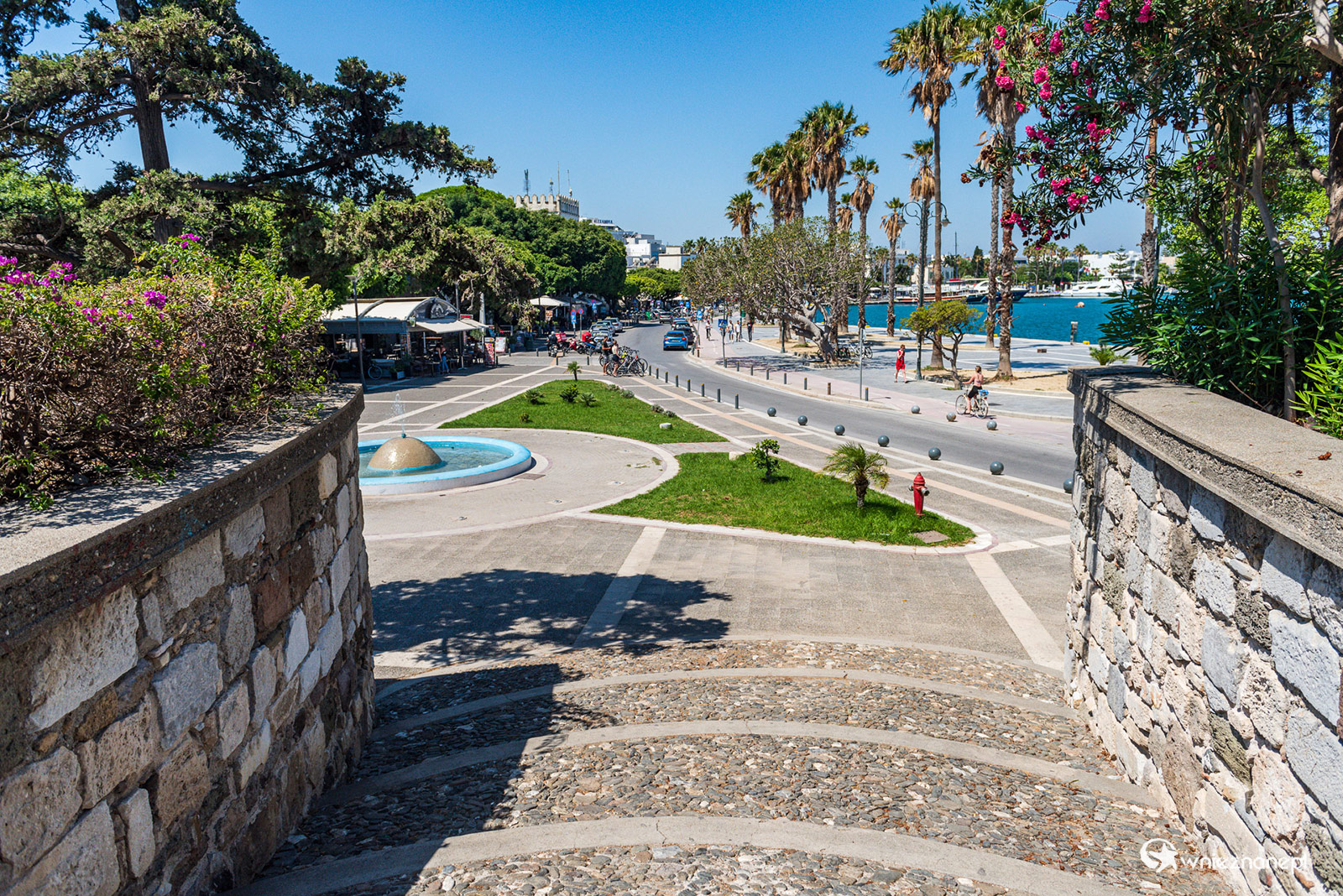 Kos. Przy porcie w stolicy wyspy. - foto: wnieznane.pl Kos. Przy porcie w stolicy wyspy. - foto: wnieznane.pl