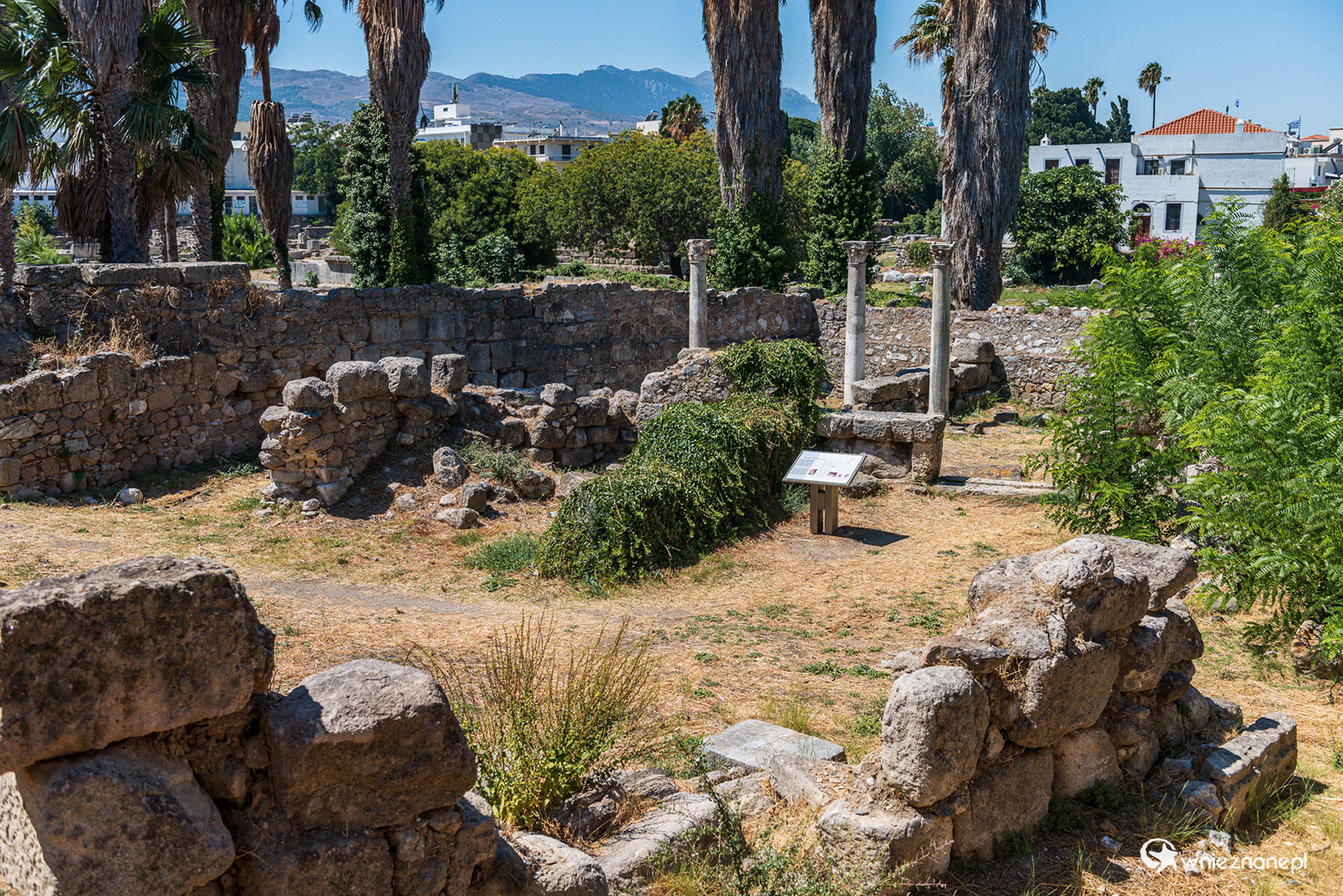 Kos. Stanowisko archeologiczne w stolicy wyspy. - foto: wnieznane.pl Kos. Stanowisko archeologiczne w stolicy wyspy. - foto: wnieznane.pl