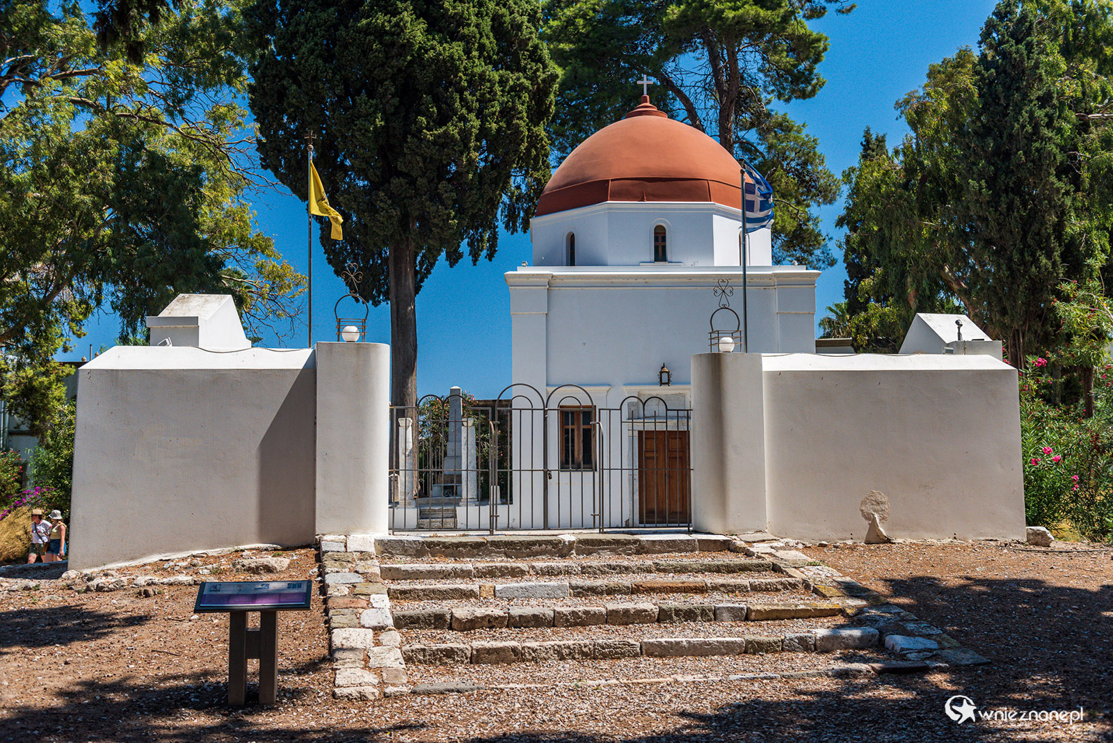 Kos. Jeden z wielu kościołów w stolicy. - foto: wnieznane.pl Kos. Jeden z wielu kościołów w stolicy. - foto: wnieznane.pl