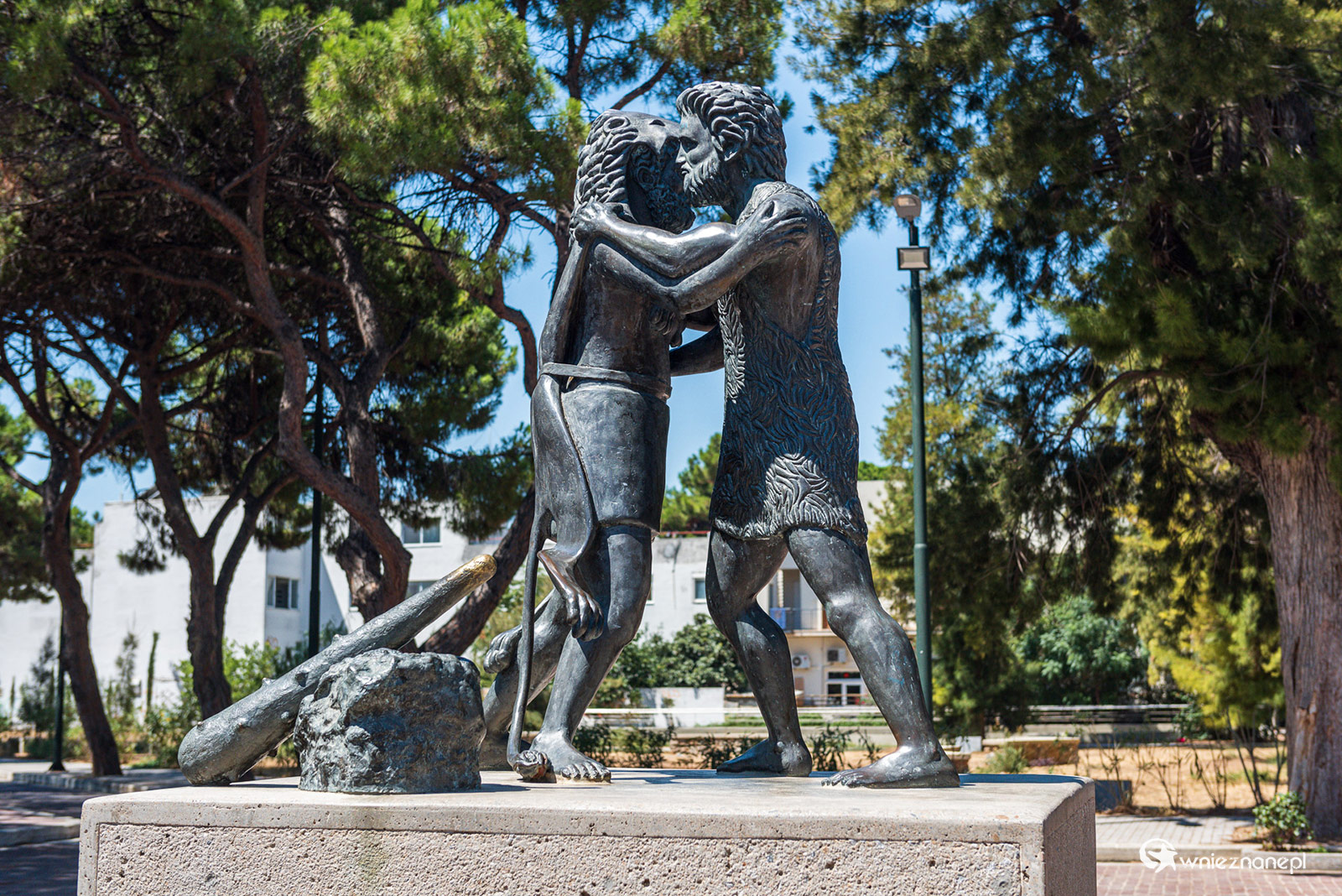 Kos. Pomnik w stolicy wyspy. - foto: wnieznane.pl Kos. Pomnik w stolicy wyspy. - foto: wnieznane.pl