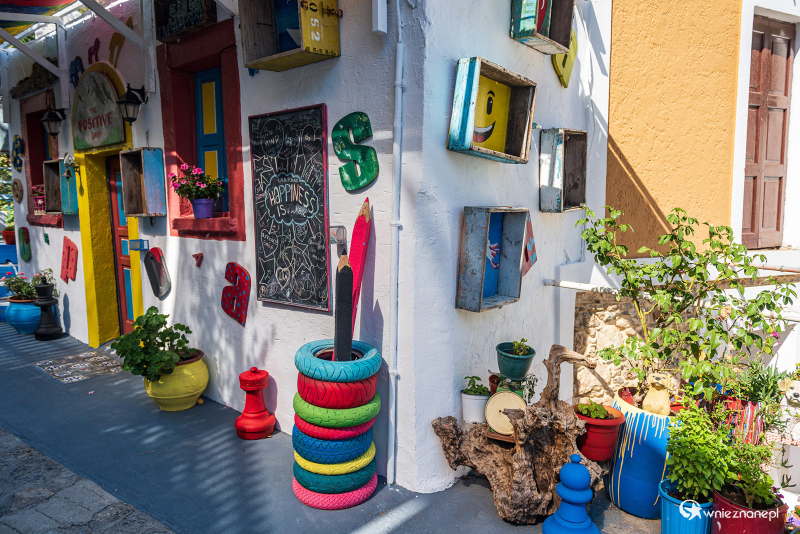 Kos. Malownicza, górska wioska Zia. - foto: wnieznane.pl Kos. Malownicza, górska wioska Zia. - foto: wnieznane.pl